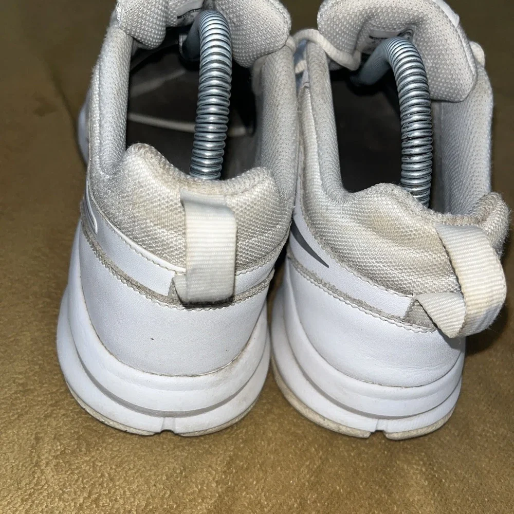 Nike Womens‎ T White Casual Shoes Sneakers Size 8.5 Athletic CrossFit Court Shoe